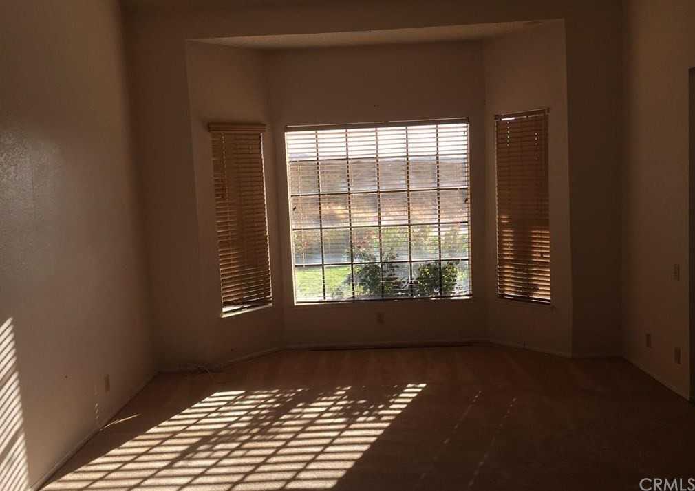 1751 Fairmont Dr - Photo 3 of 15