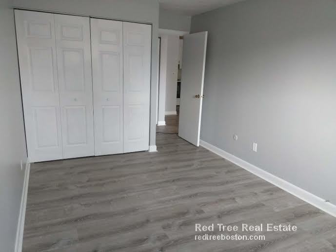 54 Fountain Apts #16 - Photo 2 of 5