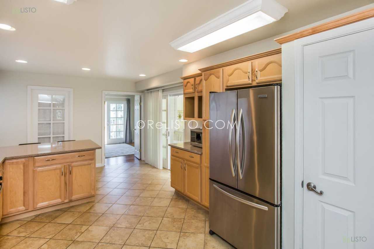 341 Valley St - Photo 3 of 12