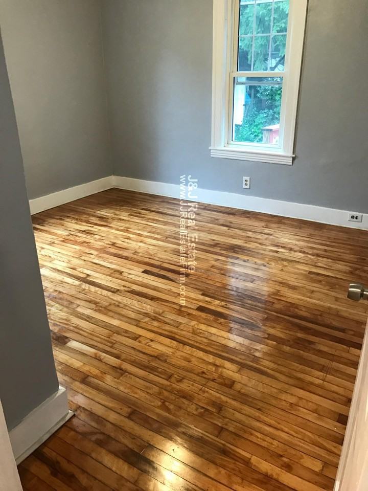 31 Brantwood Rd 2 - Photo 3 of 9