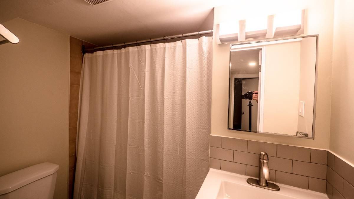 128 Lambton Avenue - Photo 5 of 9