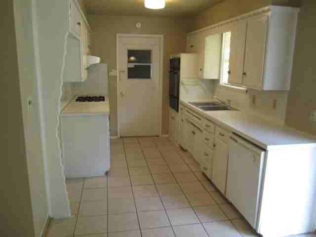 8313 Northwest 37th Street - Photo 3 of 11