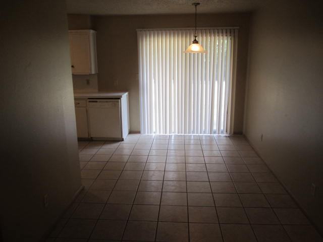 8313 Northwest 37th Street - Photo 4 of 11