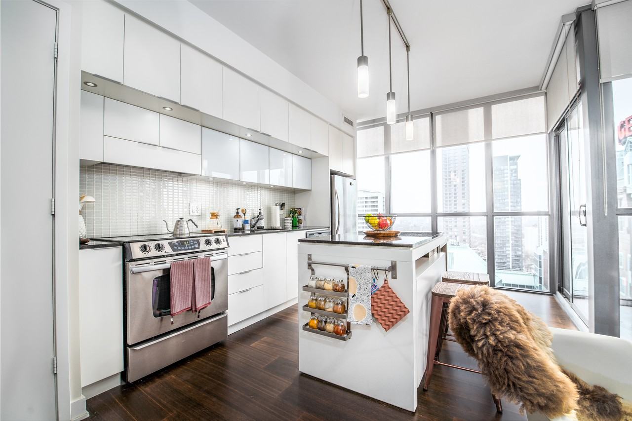 110 Charles Street East #2209 - Photo 3 of 28