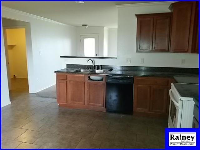 1101 Yarrow Dr - Photo 2 of 10