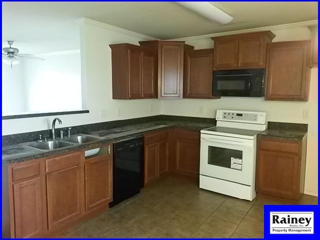 1101 Yarrow Dr - Photo 3 of 10