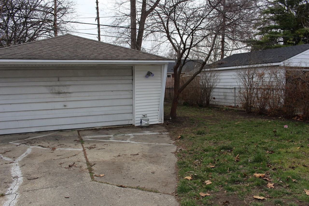 21147 Panama St - Photo 2 of 10