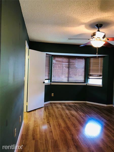 321 SW 81st Ave - Photo 2 of 10