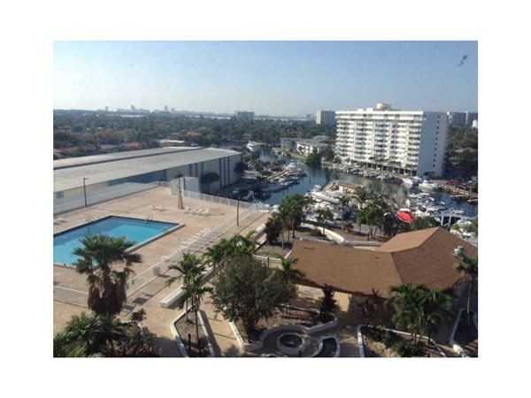 16711 Collins Ave - Photo 2 of 11