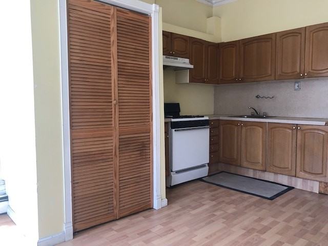 900 Park Ave - Photo 2 of 7