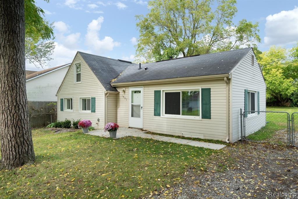 1507 Collier Rd - Photo 2 of 23