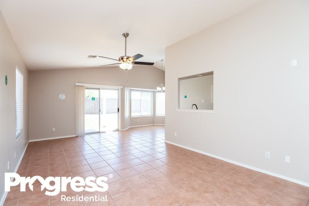 11 N Soho Pl - Photo 3 of 20