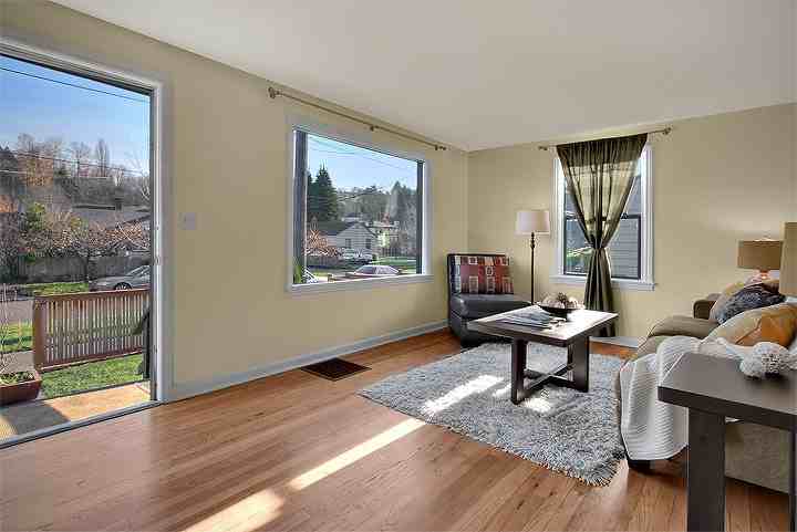 115 29th Avenue East - Photo 3 of 11