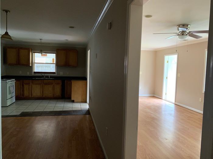 1508 Short St - Photo 3 of 8