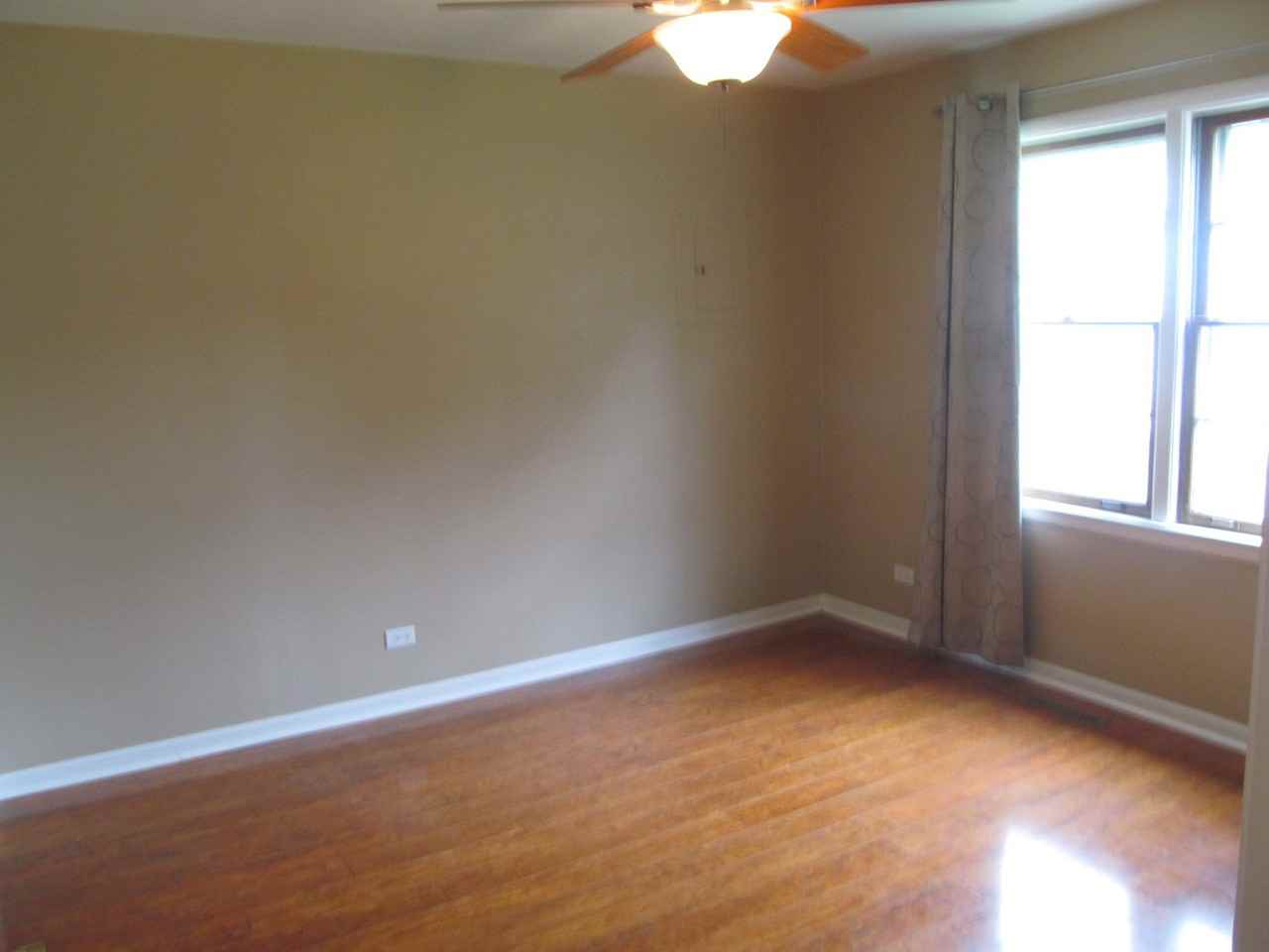 532 Van St - Photo 2 of 15