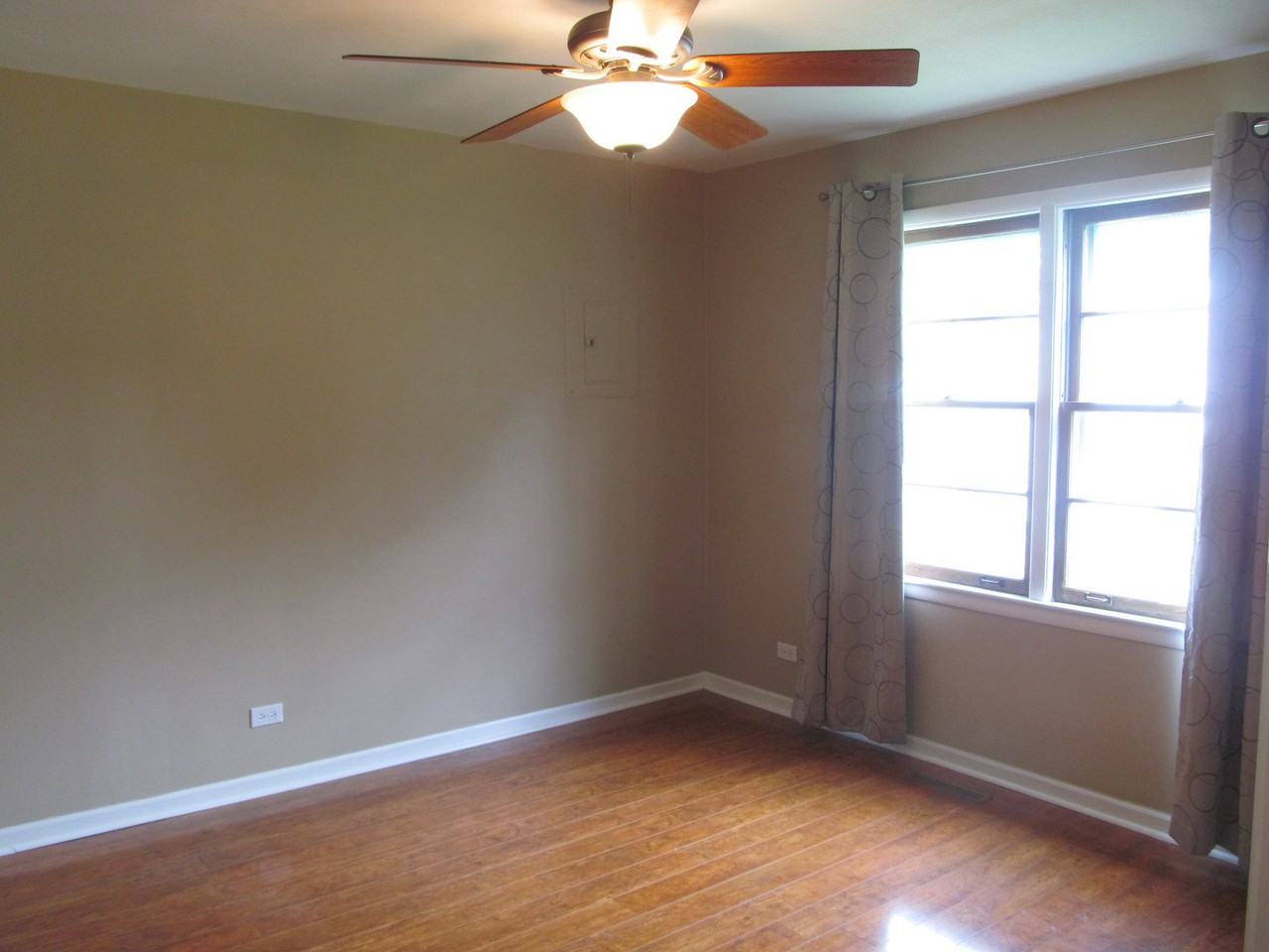 532 Van St - Photo 3 of 15