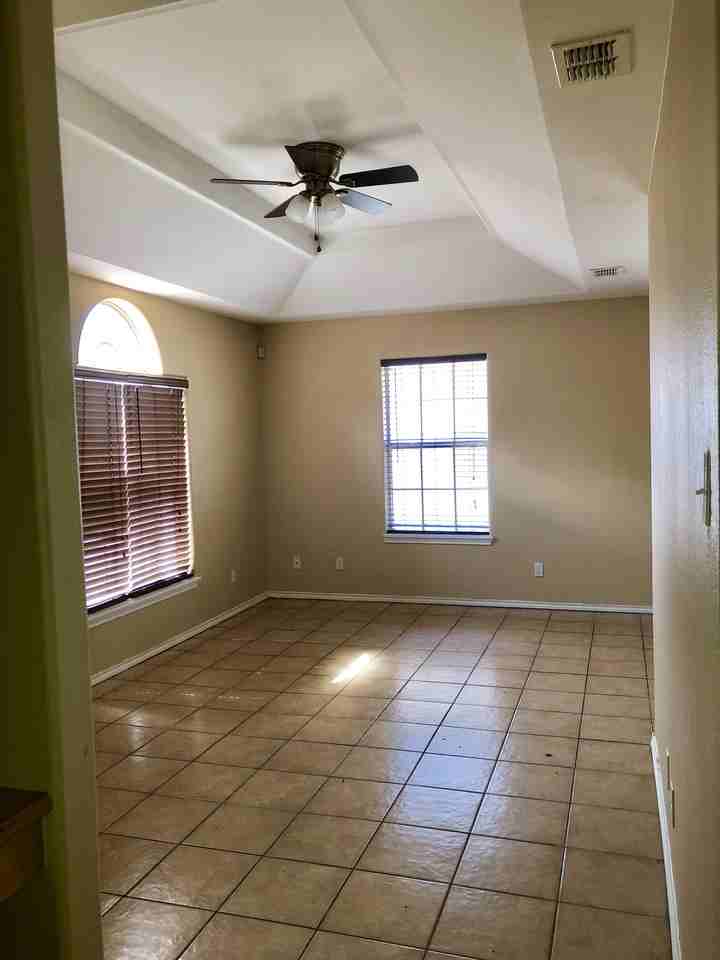 703 La Mancha Dr - Photo 3 of 12