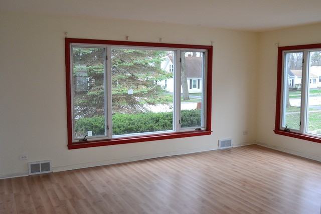 683 Jefferson St - Photo 3 of 5