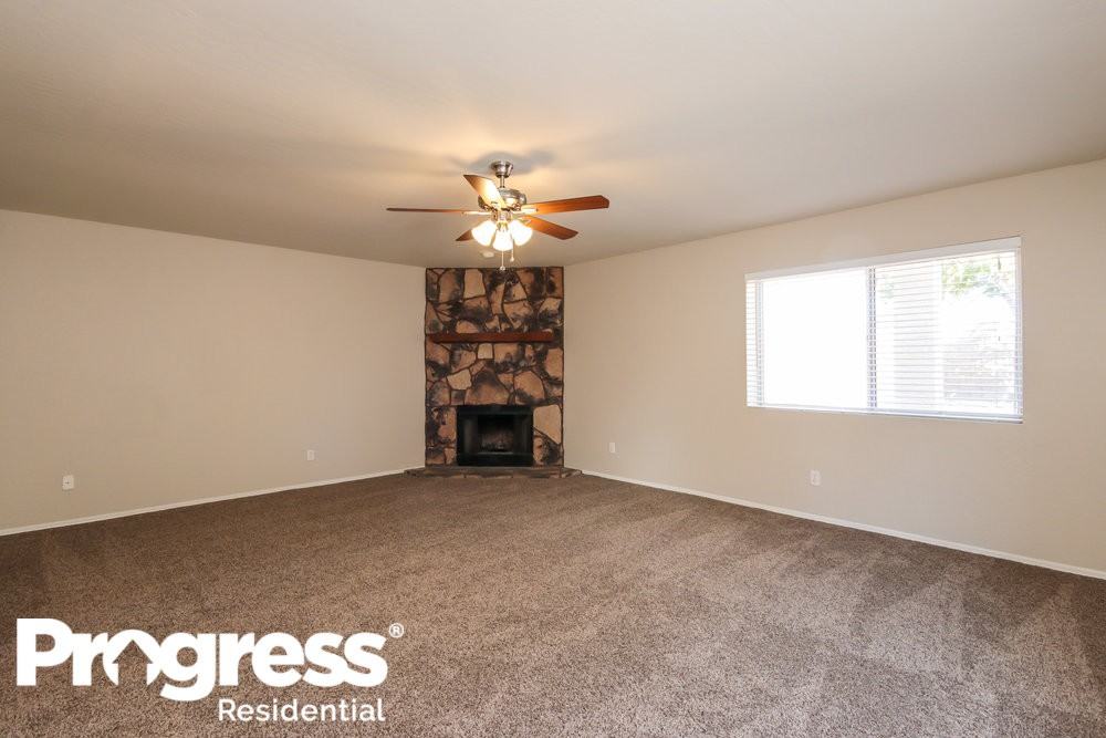 1014 E Hearne Way - Photo 2 of 16