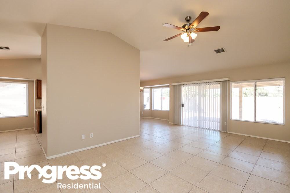 1014 E Hearne Way - Photo 3 of 16