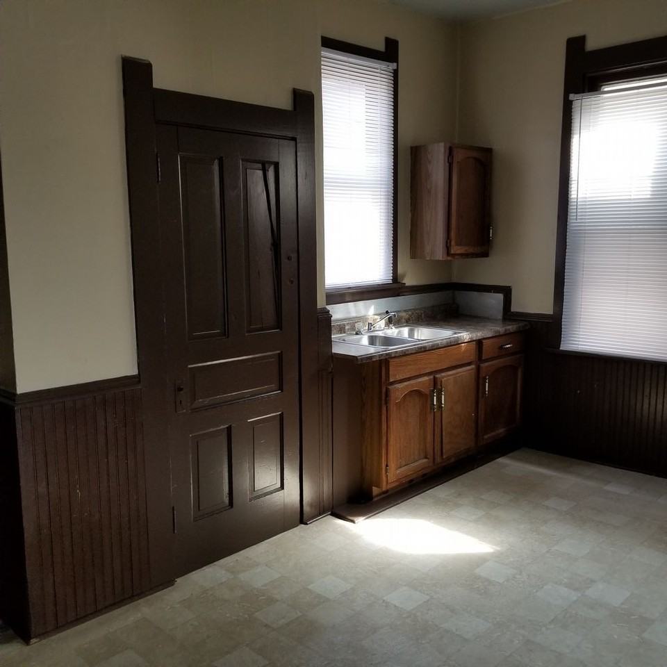 224 Iowa St - Photo 2 of 12