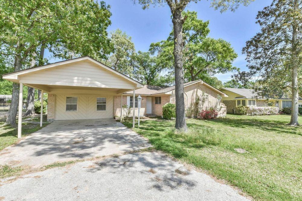 111 Montrose Cir - Photo 2 of 18