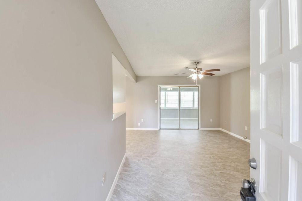 111 Montrose Cir - Photo 3 of 18
