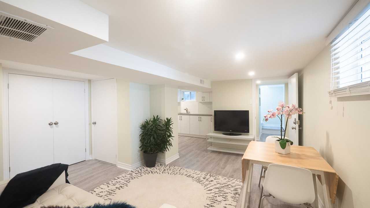 128 Lambton Avenue - Photo 2 of 9