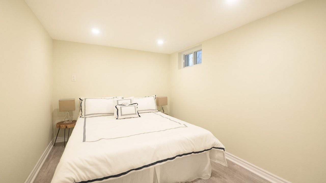 128 Lambton Avenue - Photo 4 of 9