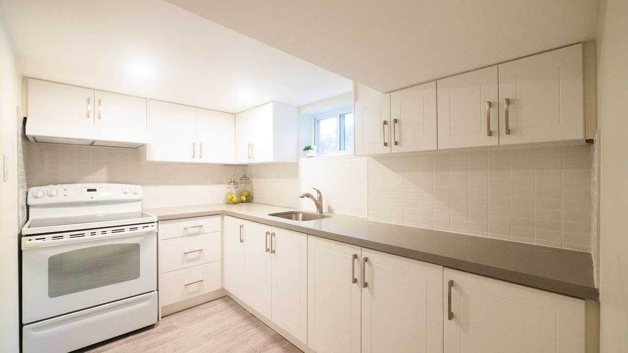 128 Lambton Avenue - Photo 3 of 9