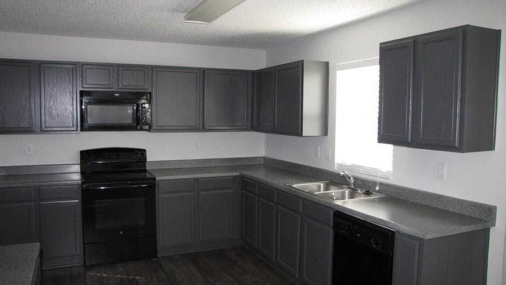 505 Brasenose St - Photo 2 of 6