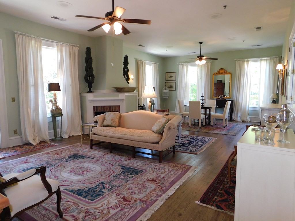 241 Laurens St SW - Photo 3 of 12