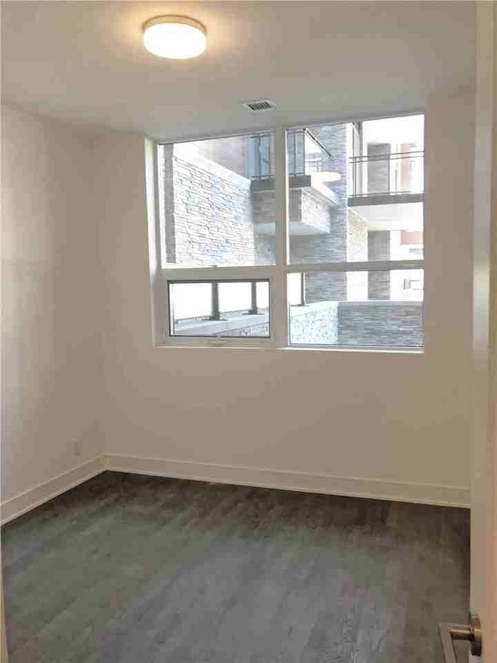 1575 Lakeshore Road West - Photo 2 of 3