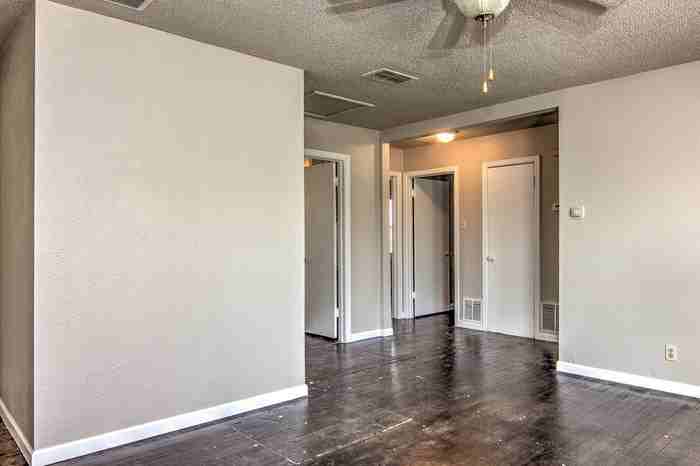 3614 30th St - Photo 2 of 9