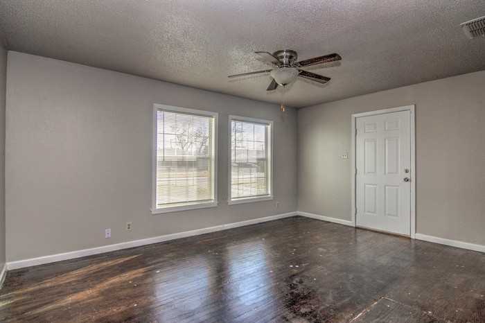 3614 30th St - Photo 3 of 9