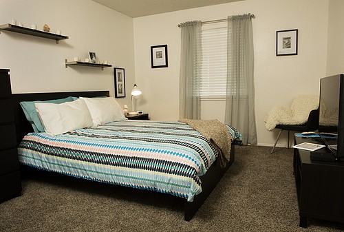 6002 NW Prairie View Rd. - Photo 5 of 12