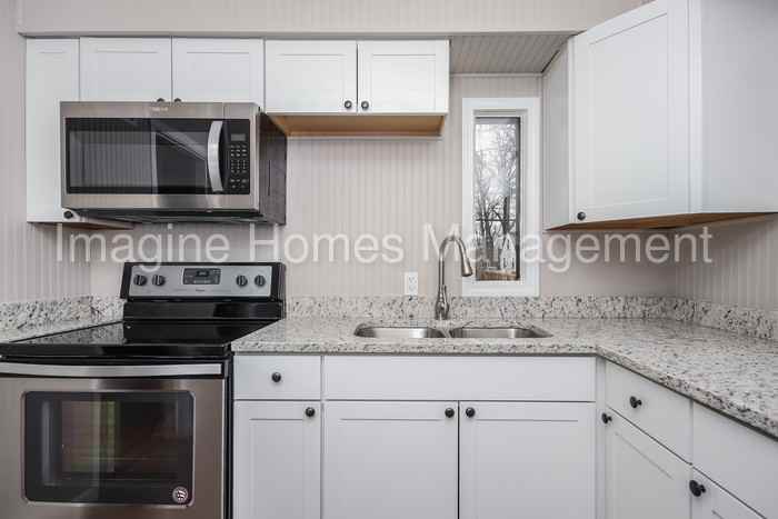 606 Oakmoor Ave - Photo 3 of 8