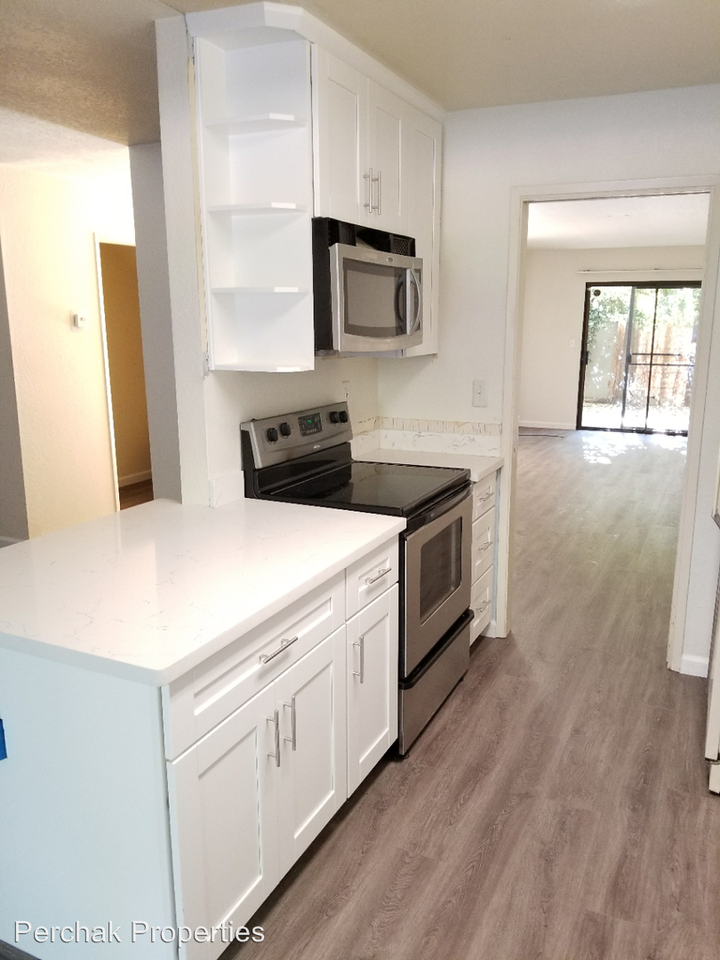 1680 Parkside Dr - Photo 2 of 8