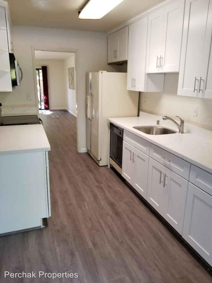 1680 Parkside Dr - Photo 3 of 8