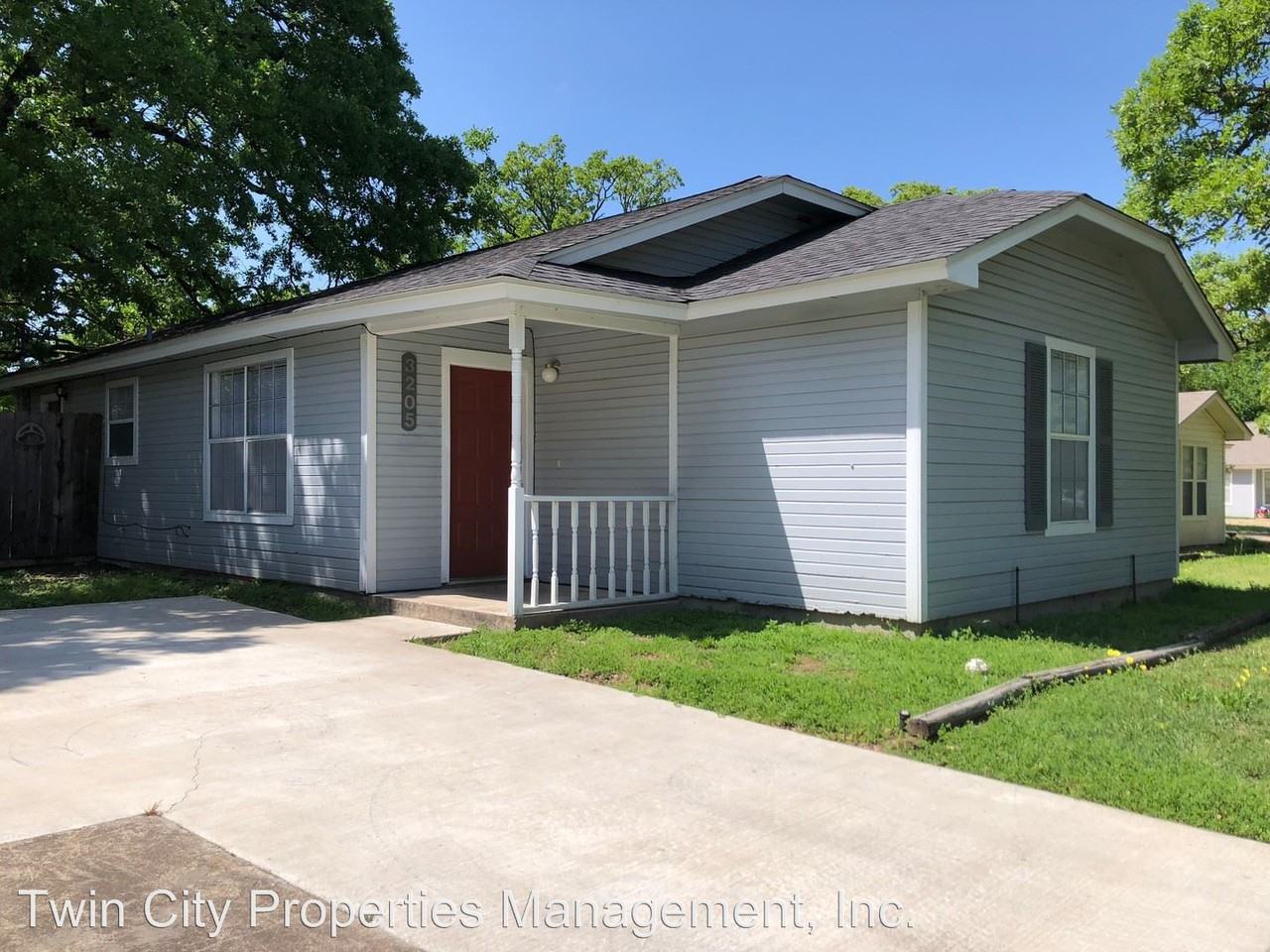 3205 Chapel Ct - Photo 2 of 17