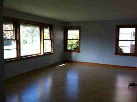 10 FLEMING AVENUE - Photo 2 of 7