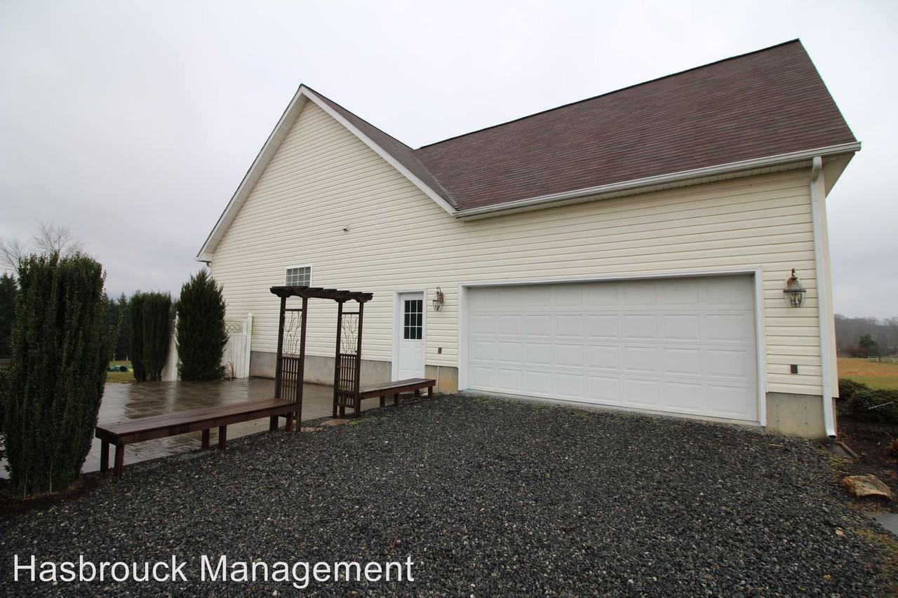 5112 Vineyard Ln - Photo 3 of 17