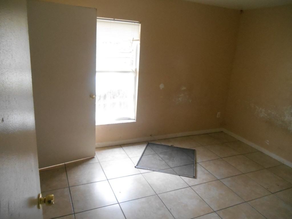 5449 Tenth Ave - Photo 3 of 4