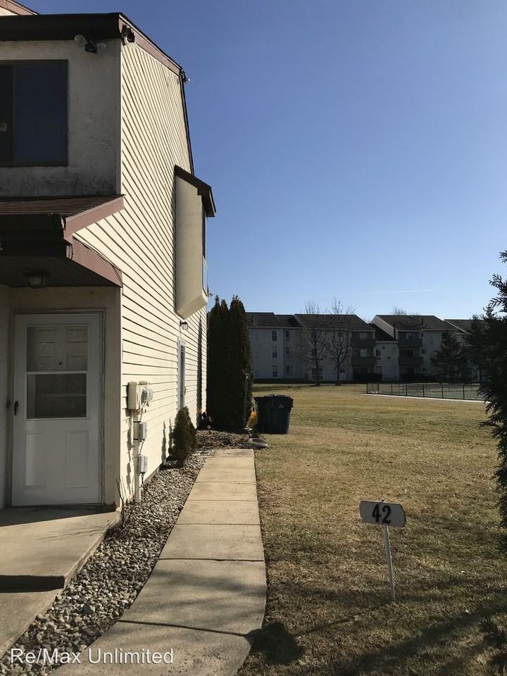 44 Buttonwood Rd - Photo 2 of 13