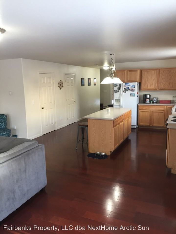 1341 Joyce Dr - Photo 3 of 17