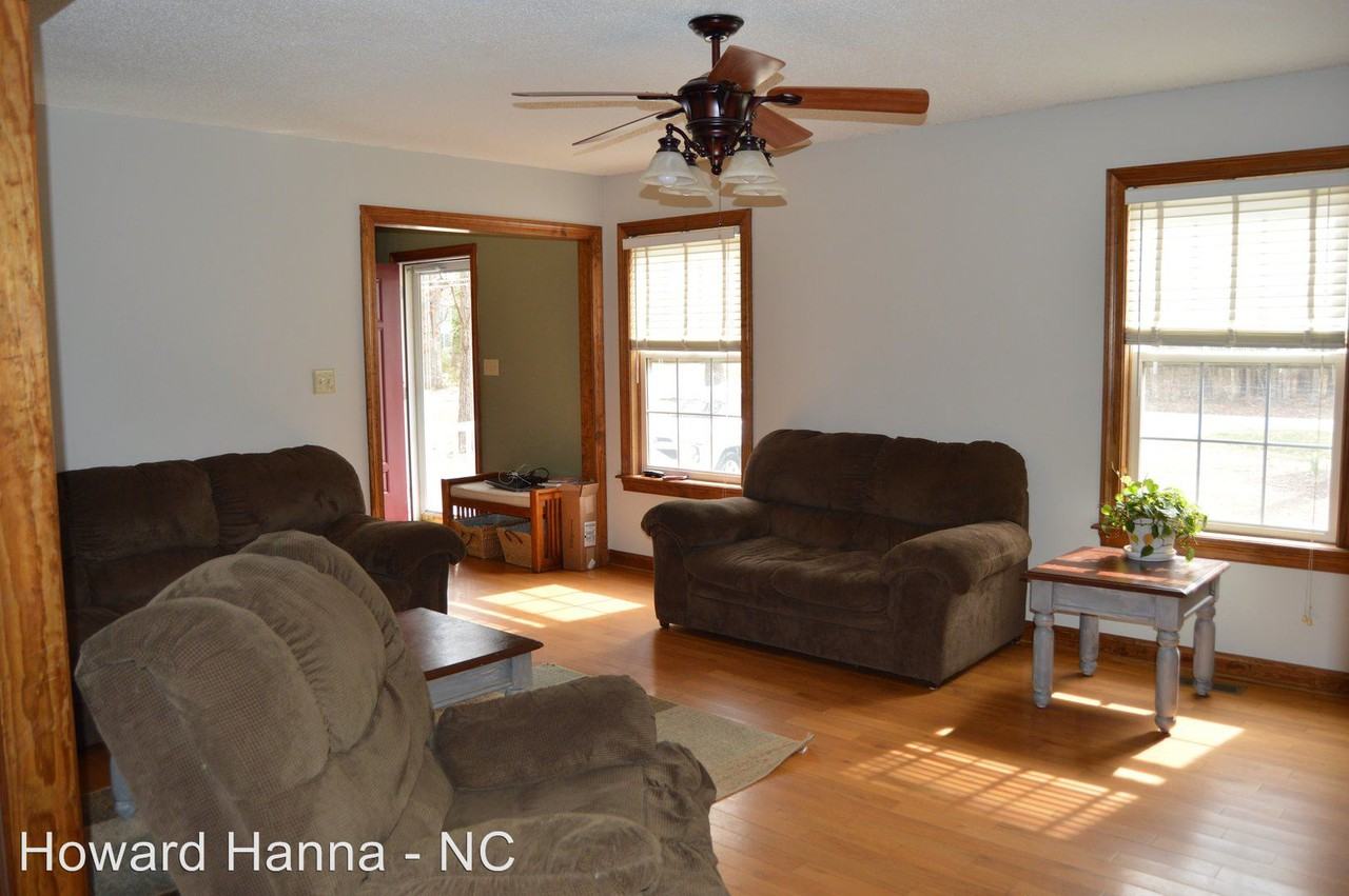 102 Robin Dr - Photo 3 of 16