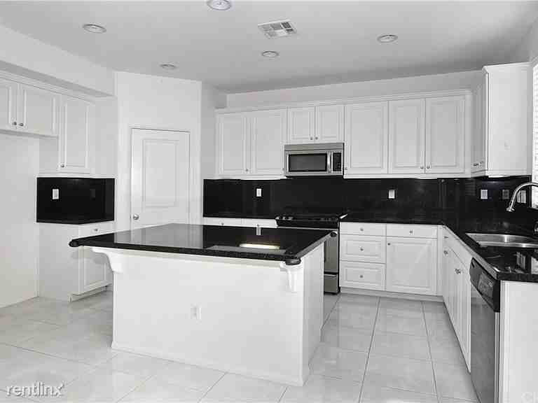 3219 S Alton Ct - Photo 2 of 22