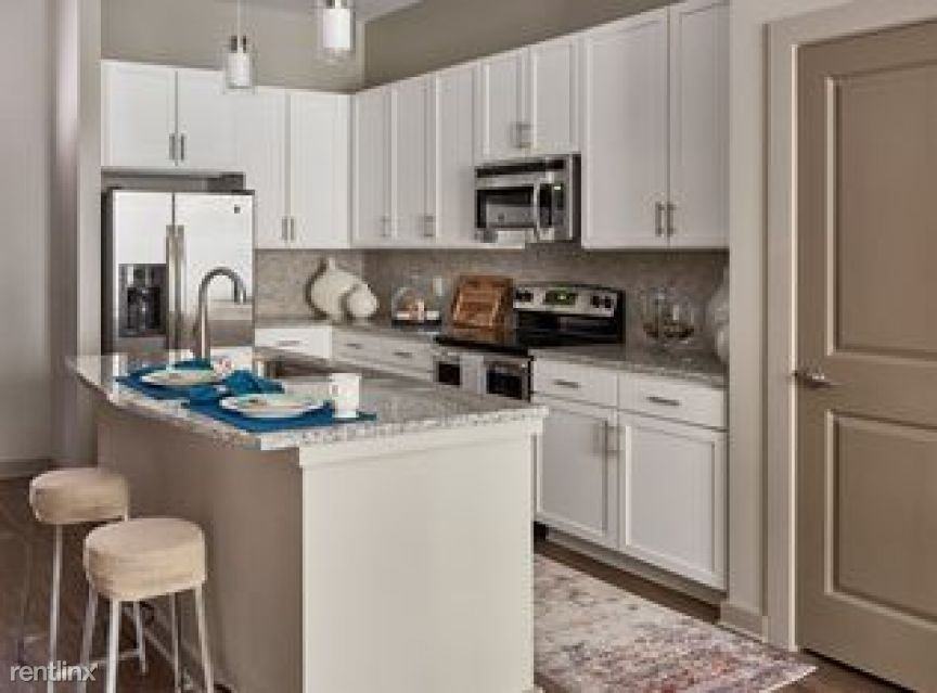 1010 Kenilworth Ave. - Photo 2 of 9