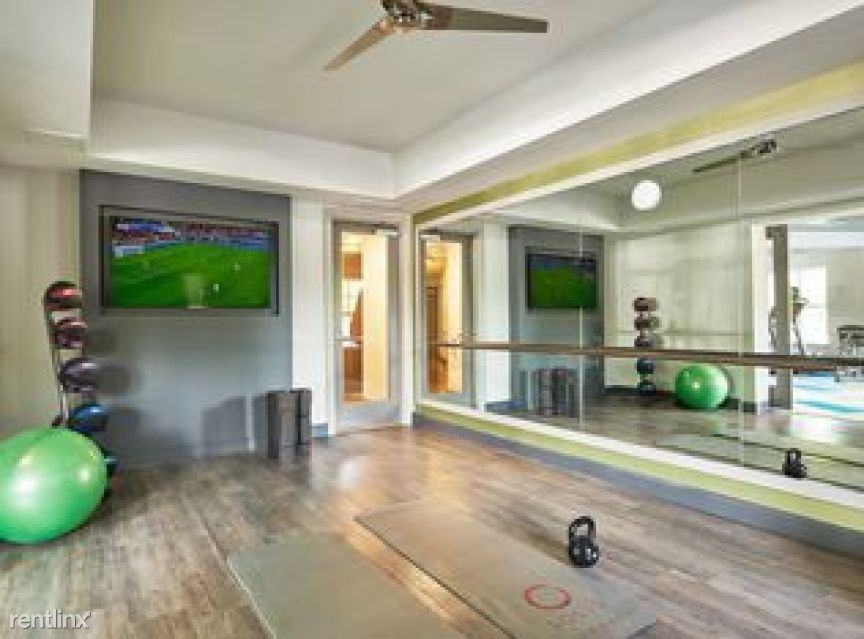 1010 Kenilworth Ave. - Photo 3 of 9