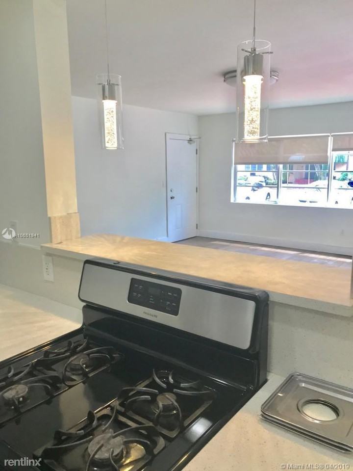 1001Bay Dr - Photo 3 of 13